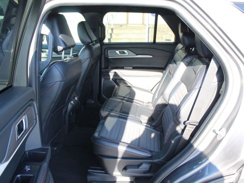 Used 2025 Ford Explorer ST-Line w/ ST-Line Street Pack AWD/4WD image 20