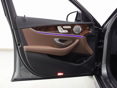 Used 2018 Mercedes-Benz E 400 E 400 image 17