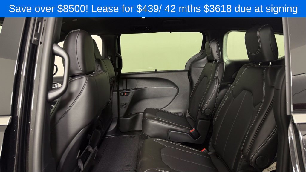 New 2027 Chrysler Pacifica Select FWD image 28