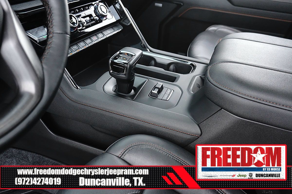 Used 2024 GMC Sierra 1500 AT4 w/ Technology Package AWD/4WD image 34