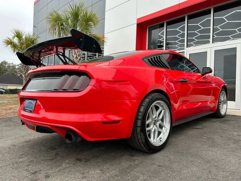 Used 2017 Ford Mustang Coupe image 4