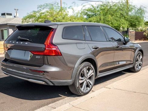 Used 2025 Volvo V60 B5 Cross Country Plus AWD/4WD image 5