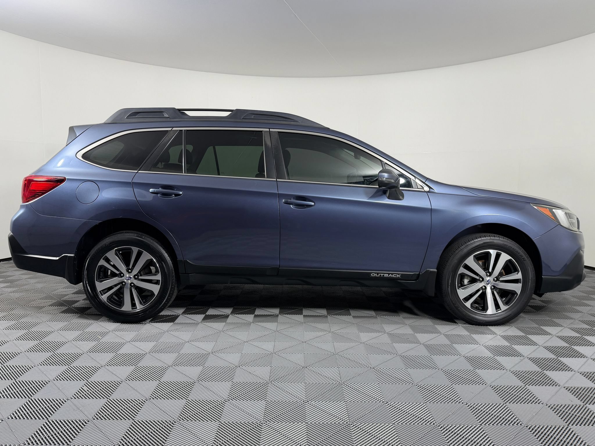 Used 2018 Subaru Outback 2.5i Limited AWD/4WD image 7
