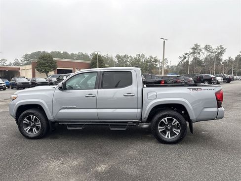 Used 2019 Toyota Tacoma TRD Sport image 6