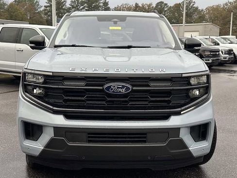 New 2025 Ford Expedition Active image 2