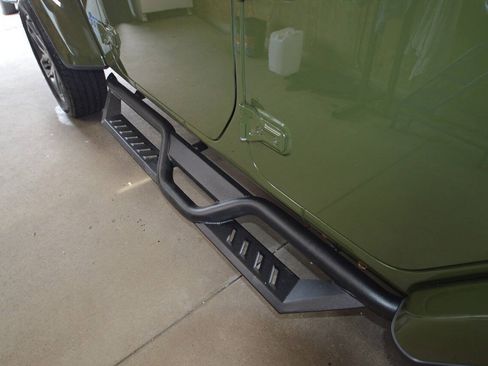 Used 2024 Jeep Wrangler Unlimited w/ Convenience Group AWD/4WD image 23