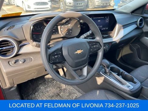 Used 2024 Chevrolet Trax LS w/ LS Convenience Package image 7