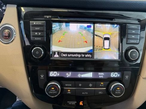 Used 2018 Nissan Rogue SV w/ Sun & Sound Touring Package AWD/4WD image 15