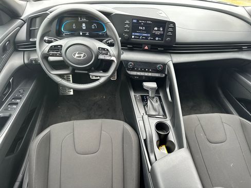 Certified 2025 Hyundai Elantra Sport FWD image 22