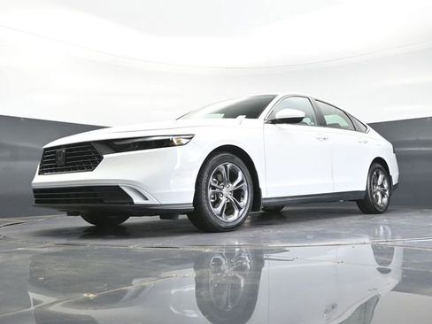 Used 2023 Honda Accord EX image 31