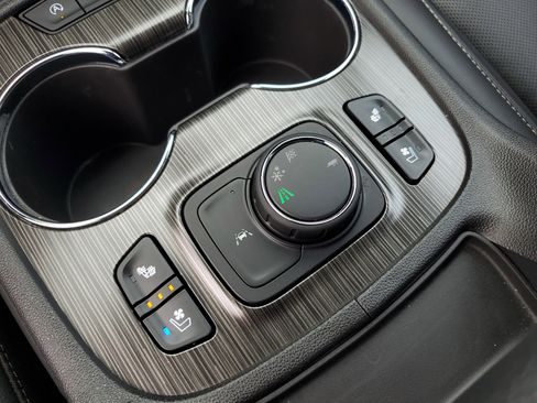 Used 2023 GMC Acadia SLT w/ Elevation Edition image 26