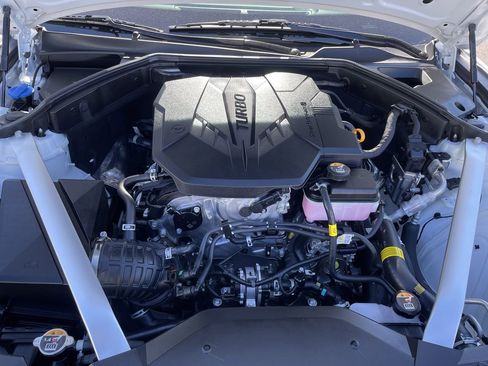 Used 2025 Genesis G70 2.5T image 15