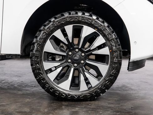 Used 2025 Ford Expedition Active AWD/4WD image 23