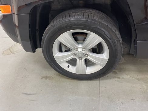 Used 2015 Jeep Patriot Latitude image 9