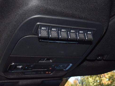 Used 2024 Ford F250 Lariat w/ Chrome Package image 32