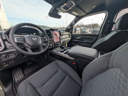 New 2026 RAM 1500 4x4 Crew Cab image 2