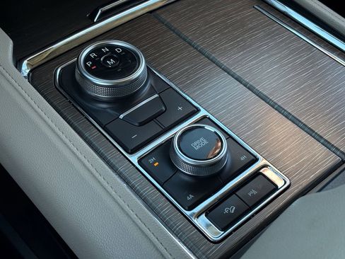 Certified 2023 Ford Expedition Limited image 18