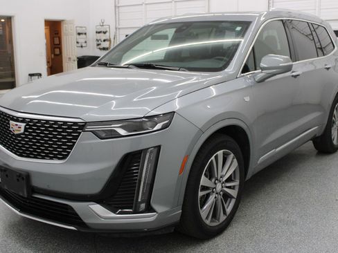 Used 2025 Cadillac XT6 Premium Luxury image 3