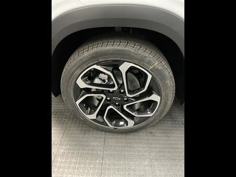 New 2026 Chevrolet Trax RS w/ Sunroof Package FWD image 37