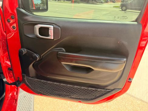 Used 2019 Jeep Wrangler Sport image 12