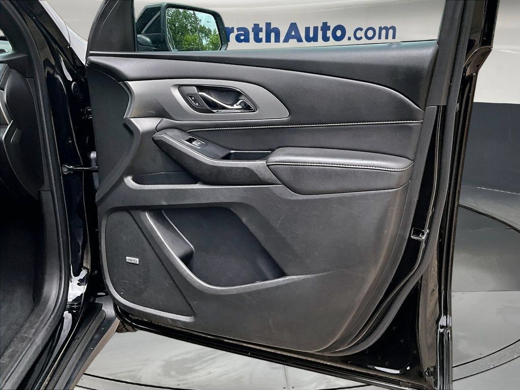 Used 2023 Chevrolet Traverse LT w/ LT Premium Package AWD/4WD image 33