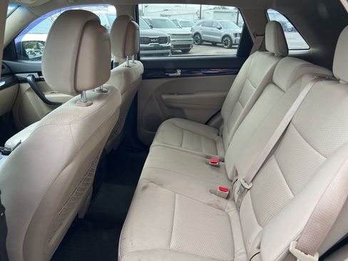 Used 2013 Kia Sorento LX w/ Convenience Pkg image 21