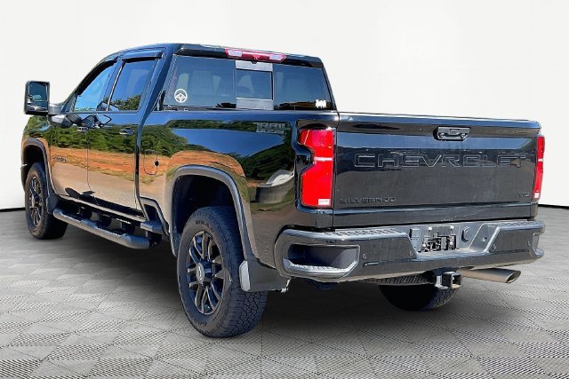 Used 2025 Chevrolet Silverado 2500 LTZ w/ LTZ Plus Package AWD/4WD image 4