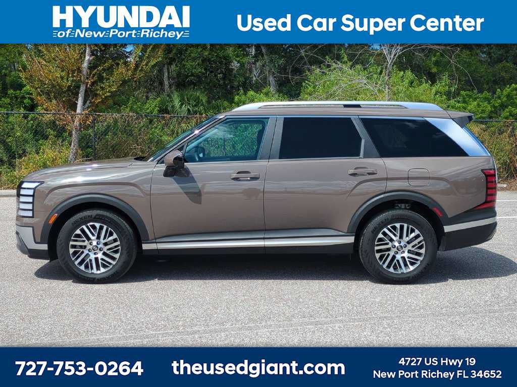 Used 2026 Hyundai Palisade SEL FWD image 2