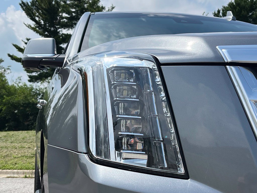 Used 2018 Cadillac Escalade Luxury w/ LPO, Radiant Package AWD/4WD image 10