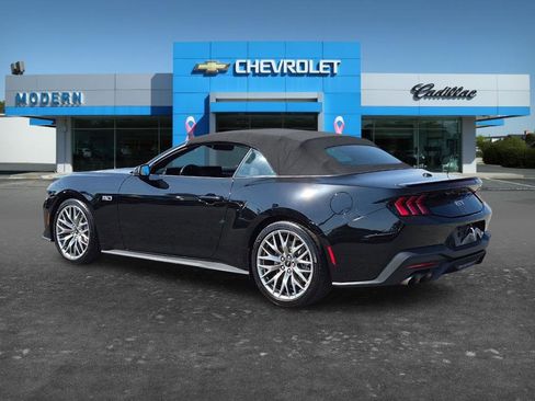 Used 2025 Ford Mustang GT Premium RWD image 3