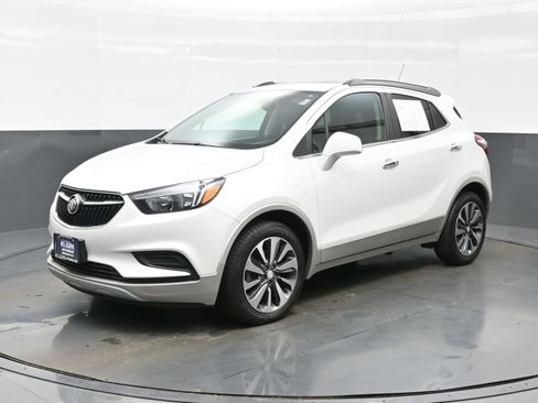 Used 2021 Buick Encore Preferred FWD image 2