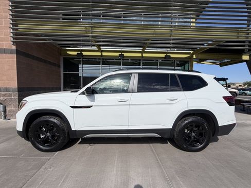 Used 2024 Volkswagen Atlas Peak Edition SE AWD/4WD image 7