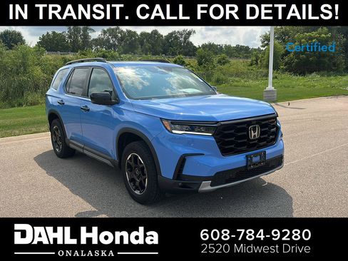 Used 2025 Honda Pilot TrailSport image 1
