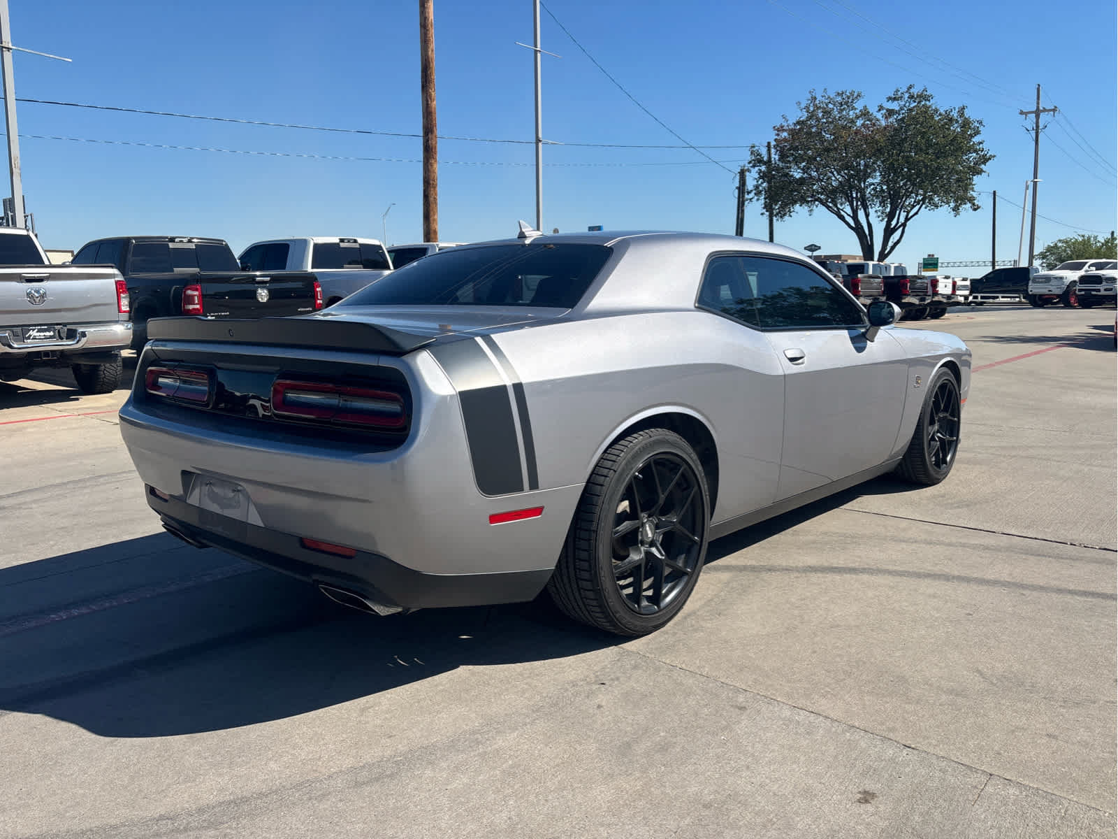Used 2015 Dodge Challenger R/T Scat Pack w/ Leather Interior Group RWD image 3
