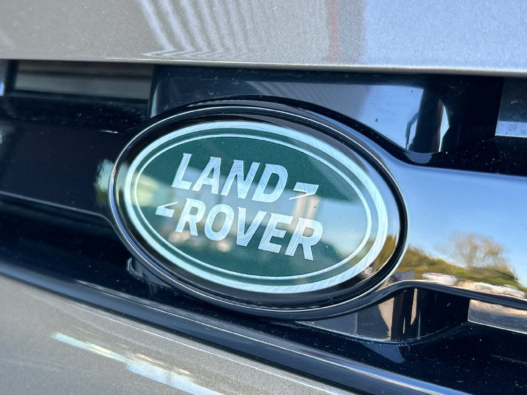 Used 2025 Land Rover Defender 130 X-Dynamic SE AWD/4WD image 30