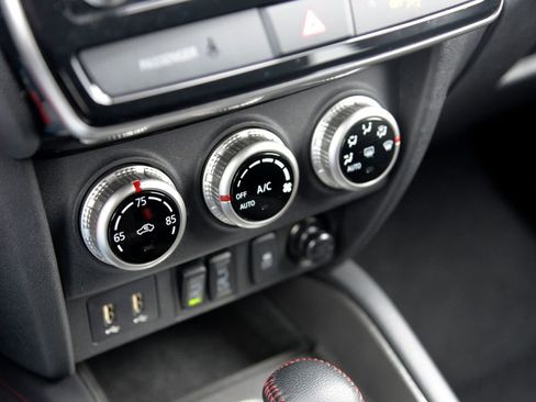 Used 2025 Mitsubishi Outlander Sport LE image 24