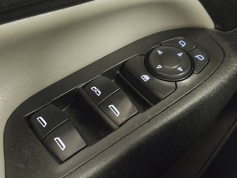 Used 2020 Chevrolet Equinox LS w/ LS Convenience Package FWD image 27