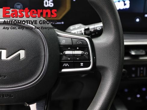 Used 2024 Kia Sorento LX image 16