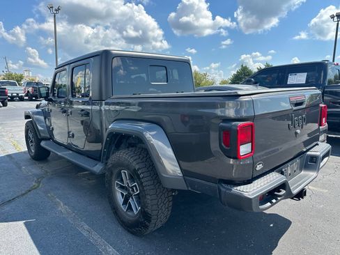 Used 2023 Jeep Gladiator Sport AWD/4WD image 5