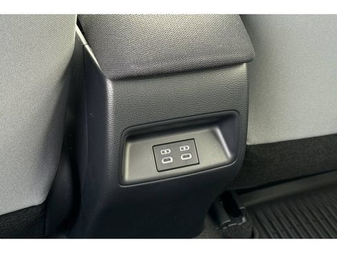 Used 2026 Toyota Corolla SE w/ SE Premium Package FWD image 14
