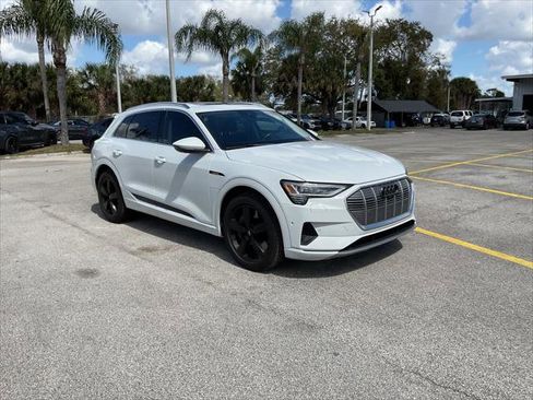 Used 2019 Audi e-tron Premium Plus image 16
