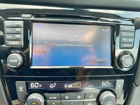 Used 2017 Nissan Rogue SL image 24