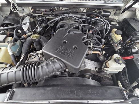 Used 2004 Ford Explorer Sport Trac XLT image 12
