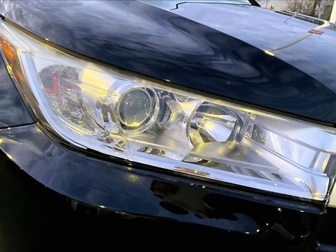 Used 2017 Toyota Highlander XLE image 28