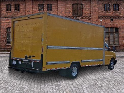 Used 2021 GMC Savana 3500 Extended w/ Power Convenience Package image 4