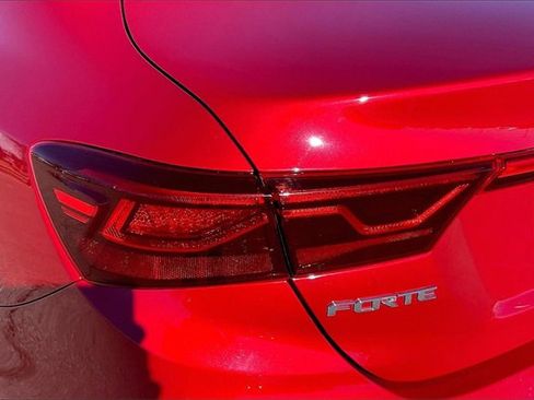 Used 2019 Kia Forte S image 27