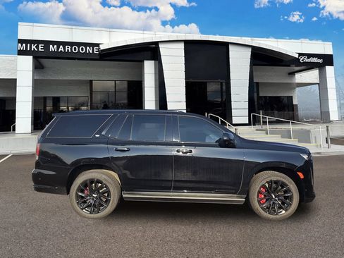 Used 2022 Cadillac Escalade Sport Platinum w/ LPO, ONYX Package AWD/4WD image 2