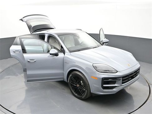 New 2026 Porsche Cayenne E-Hybrid Coupe image 33