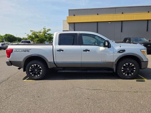 Used 2017 Nissan Titan PRO-4X w/ Pro-4x Convenience Package AWD/4WD image 8