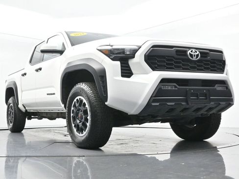 Used 2024 Toyota Tacoma TRD Off-Road AWD/4WD image 44